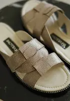 Шлепанцы женские из натуральной кожи на низком ходу.