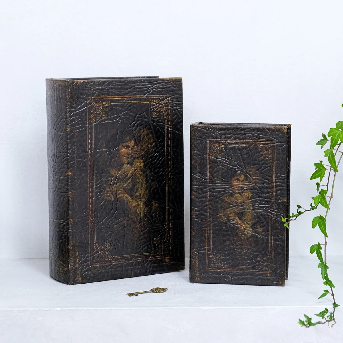Скринька у формі книги набір з 2-х Мама з дитям Гранд Презент 27-KSH3141