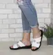 Белые женские шлепки с перфорированной кожей. белый