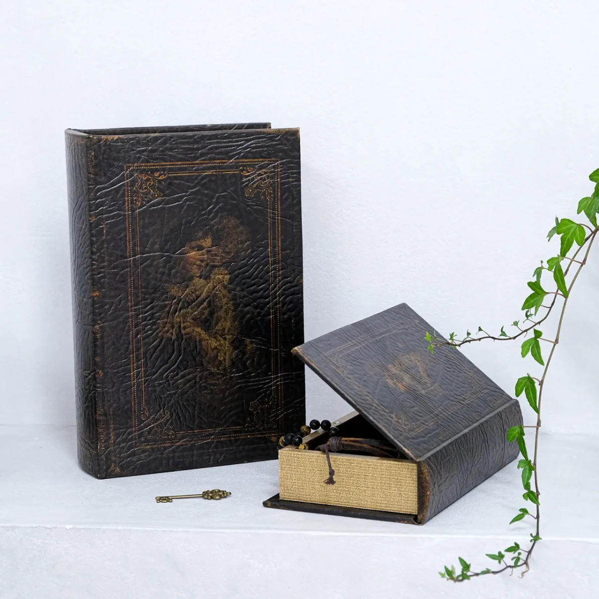 Скринька у формі книги набір з 2-х Мама з дитям Гранд Презент 27-KSH3141