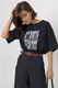 Однотонна жіноча футболка oversize з контрастним написом - чорний цвет, ONE SIZE