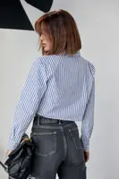 Укорочена жіноча сорочка у смужку - блакитний колір, S
