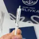 Ручка пластиковая с серебрянным клипом с логотипом
