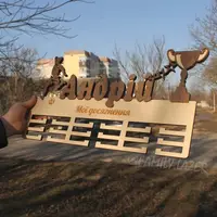 Практичная медальница из фанеры