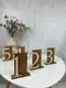 Элегантные свадебные номерки на столы из дерева