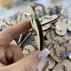 Бутоньерки для гостей на свадьбу, свадебные бутоньерки с инициалами новобрачных, оригинальные бутоньерки