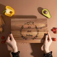 Дошка обробна S "No diet today" з горіха, англійська