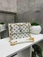 Біла (чорні літери)— Л - каркасний стильний клатч на ланцюжку під клапаном (0434-3)