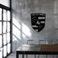 Декоративное настенное панно в форме значка Porsche