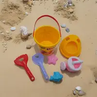 Пісочний набір 6 елементів - відро, сито, лійка, лопатка, граблі, формочки (жовтий)