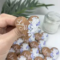 Свадебные бутоньерки в голубом для гостей, именные бутоньерки на свадьбу, бутоньерки на заказ синие цветы