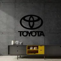 Настінне декоративне панно з дерева у формі логотипу Toyota