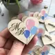 Деревянные бутоньерки на свадьбу с инициалами молодых