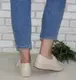 Женские летние бежевые туфли на резинке и на липучке.