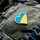 Шеврон на липучке флаг Украины 6х6,5 см в форме сердца вишитий патч нашивка