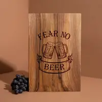 Доска разделочная M "Fear no beer" из ореха