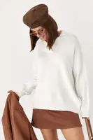 Вязаный однотонный свитер-поло - молочный цвет, ONE SIZE (имеются размеры)