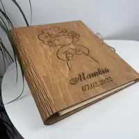 Великий іменний альбом для дитячих фото, альбом в дерев'яній обкладинці з іменем дитини, дитячий фотоальбом з дерева