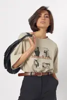 Однотонна жіноча футболка oversize з контрастним написом - кавовий цвет, ONE SIZE