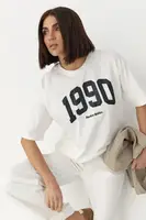 Футболка oversize з принтом 1990 - молочний цвет, ONE SIZE