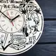 Оригинальные настенные часы из дерева на тему путешествия