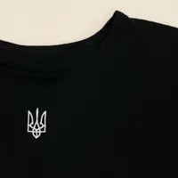 Жіноча футболка з вишивкою герба України