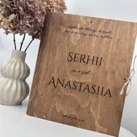 Оригінальний подарунок дружині на річницю весілля - дерев'яний альбом з іменним гравіюванням