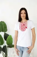 Современная и гармоничная женская вышитая футболка вышитая красными нитями А-28
