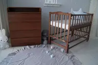 Ліжко дитяче Baby Comfort Малюк з маятником горіх