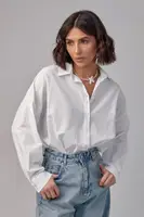 Удлиненная женская рубашка в стиле oversize - белый цвет, M
