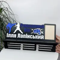Велика медальниця Рукопашний бій з рамкою та підставою для кубків, іменний тримач медалей з дерева