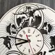 Круглые часы из дерева на стену «Скейтбординг»