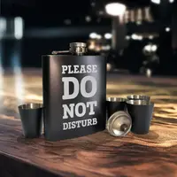 Набір чорна фляга з чарками "Please do not disturb" , Дерев'яна подарункова коробка з гравіюванням