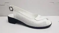 Женские босоножки кожаные летние белые Emirro 382 (41)