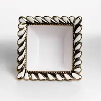 Тарелка глубокая фарфоровая Tiffany квадратная 15х15х7 см ML2007