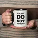 Кружка "Please do not disturb", Черный, английский, Деревянная подарочная коробка с гравировкой, 330 мл