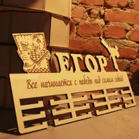 Медальниця з дерева, Медальниця з полицею, Медальниця 01