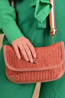 Сумка клатч женская розовая с длинным ремнем код 7-6008