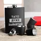 Набор черная фляга с рюмками "Тато дуже зайнятий" в деревянной подарочной коробке с гравировкой