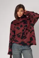 Жіночий светр oversize з леопардовим принтом - бордо цвет, S