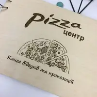 Оригінальна книга для відгуків та пропозицій в дерев'яній обкладинці з логотипом закладу на замовлення
