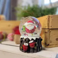 Водяний снігова куля Санта малий.