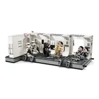 Конструктор LEGO Star Wars Посадка на борт Тантів 4, 502 деталі (75387)