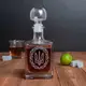 Графин "Герб з вінком", Деревянная подарочная коробка с гравировкой